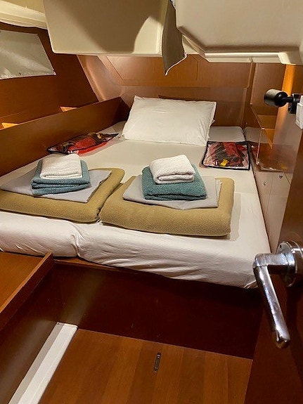 Beneteau Oceanis 41.1 10 of 12