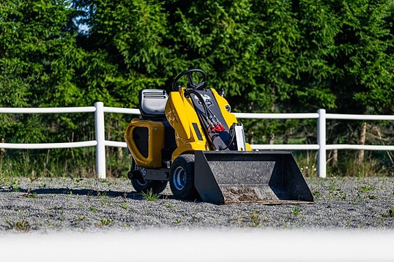 Minilastare H130, trehjulsdrift, automatisk fram- och back 11 of 12