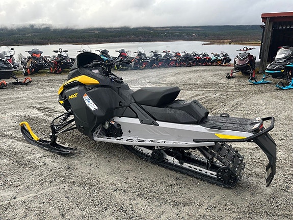 Ski-Doo MXZ Sport 600 EFI -26 4 of 5