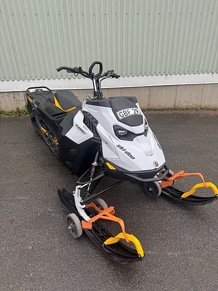 Ski-Doo Summit 146" 600 R