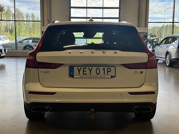 Volvo V60 Cross Country 5 of 5