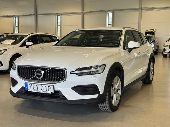 Volvo V60 Cross Country 3 of 5