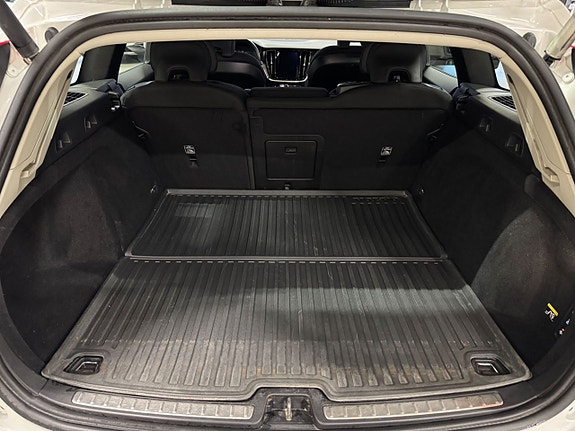 Volvo V60 Cross Country 22 of 22
