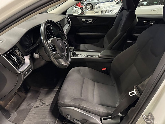 Volvo V60 Cross Country 8 of 22