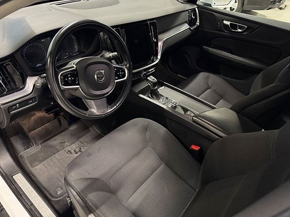 Volvo V60 Cross Country 7 of 22