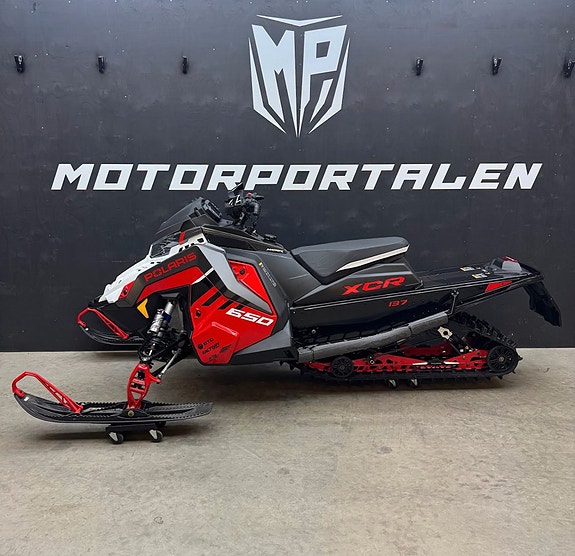 Polaris INDY XCR 650 137" 2 of 5