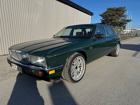 Jaguar XJ 2 of 30