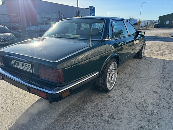 Jaguar XJ 8 of 30