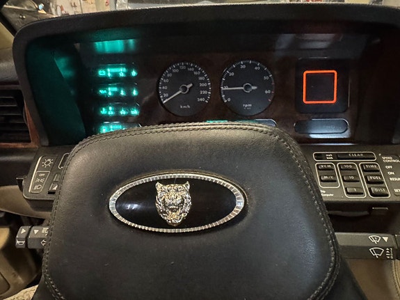 Jaguar XJ 23 of 30