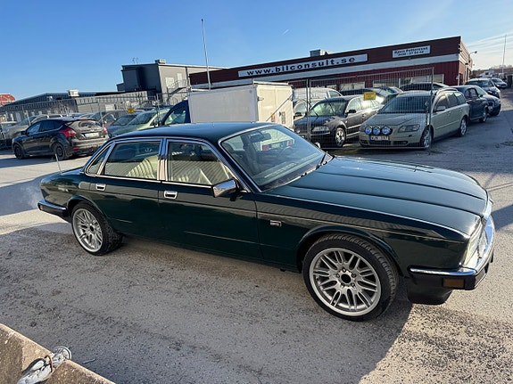 Jaguar XJ 4 of 30