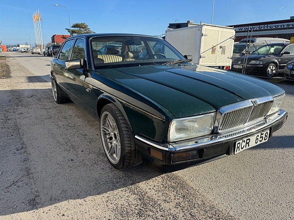 Jaguar XJ 3 of 30