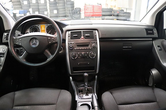 Mercedes-Benz B200 8 of 10