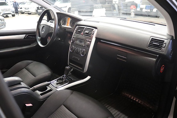 Mercedes-Benz B200 9 of 10