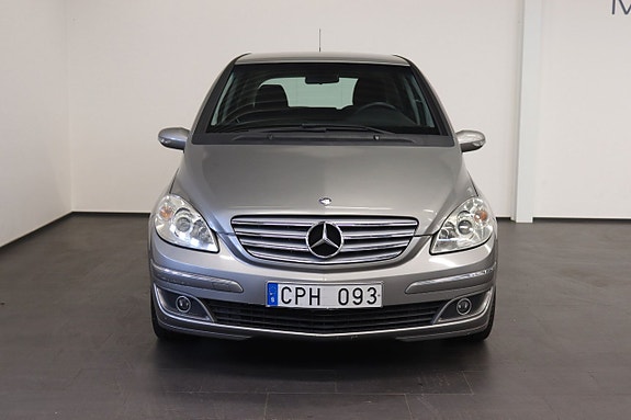 Mercedes-Benz B200 3 of 5