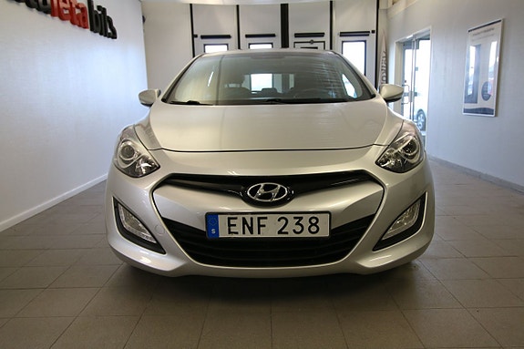 Hyundai i30 2 of 25
