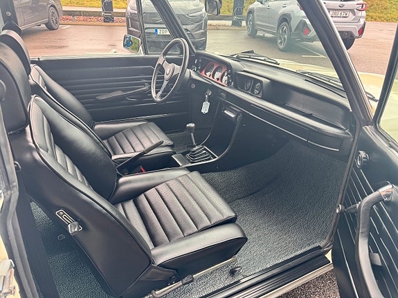 BMW 2002 28 of 30