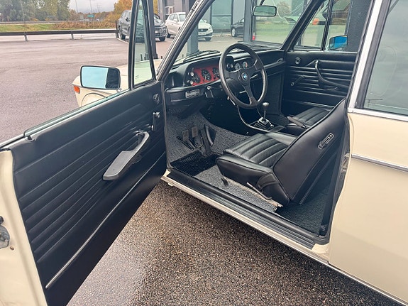 BMW 2002 25 of 30