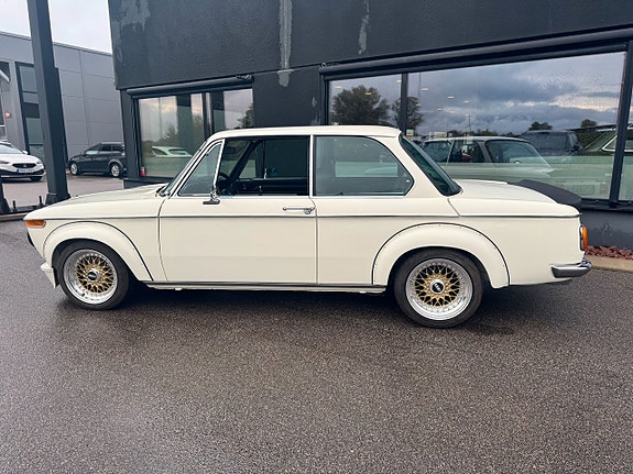 BMW 2002 11 of 30