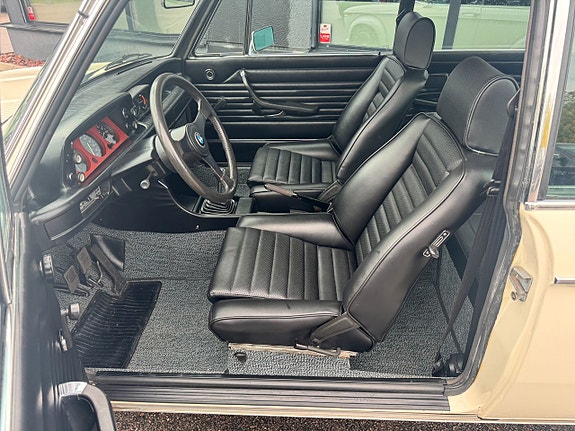 BMW 2002 26 of 30