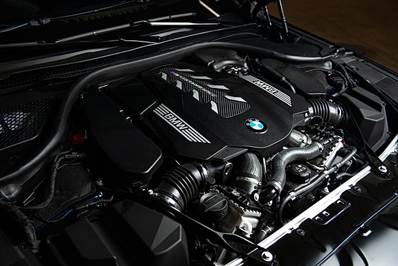 BMW M850i 29 of 30