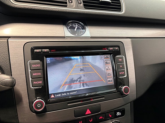 Volkswagen Passat 14 of 21
