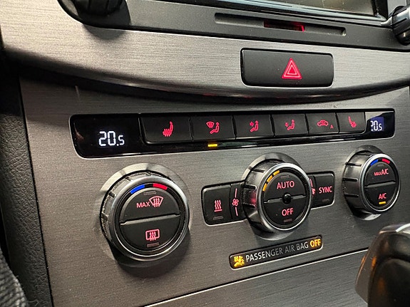 Volkswagen Passat 16 of 21