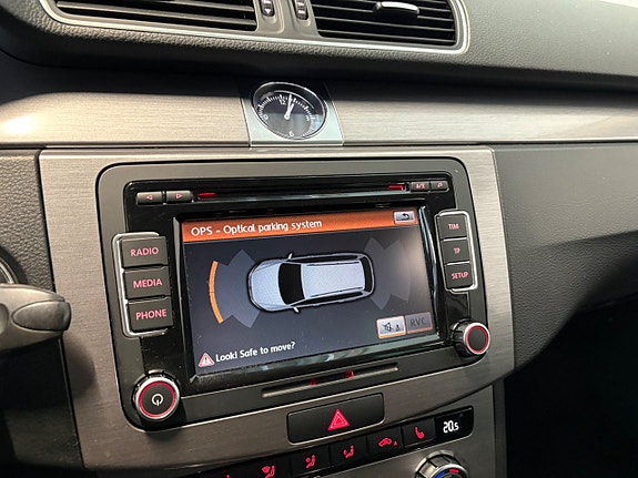 Volkswagen Passat 13 of 21
