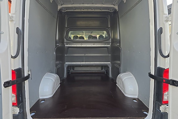 Volkswagen Crafter 35 11 of 15