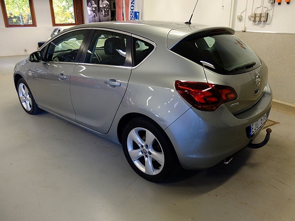 Opel Astra 4 of 5