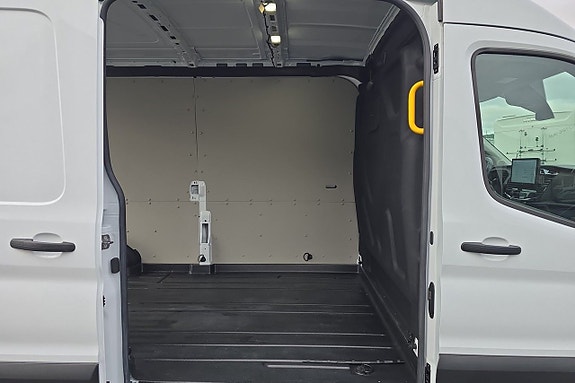 Ford Transit 13 of 27