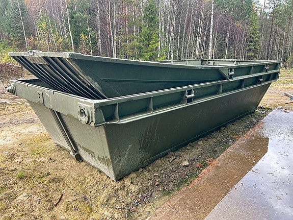 Arbetsbåt 2st transportpontoner från militären