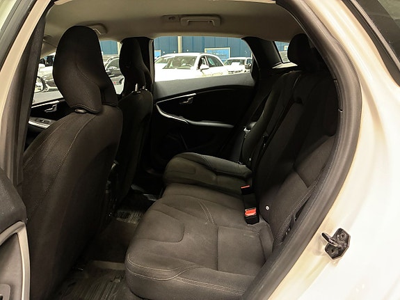 Volvo V40 11 of 17