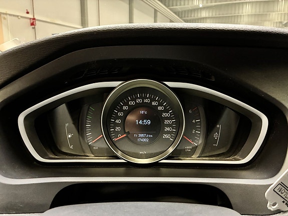 Volvo V40 15 of 17