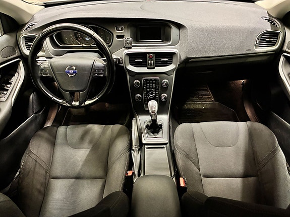 Volvo V40 12 of 17