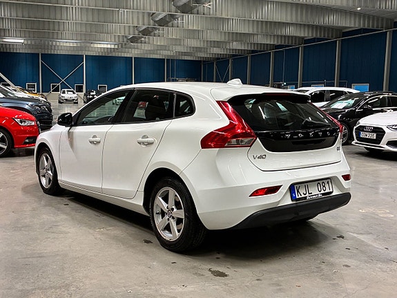 Volvo V40 5 of 17