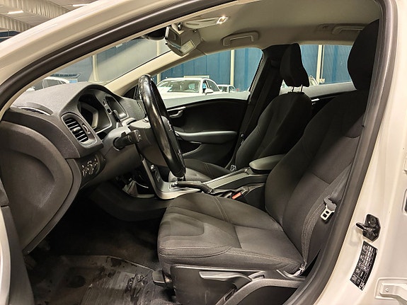 Volvo V40 9 of 17