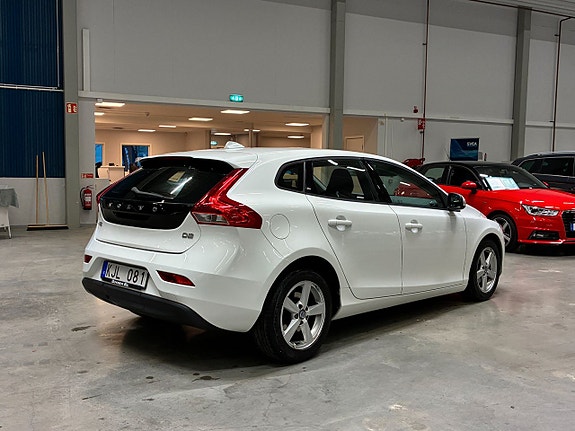Volvo V40 3 of 17