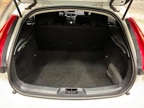 Volvo V40 8 of 17