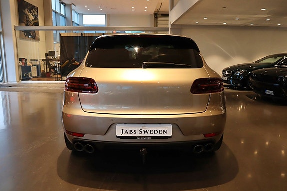 Porsche Macan GTS 4 of 5
