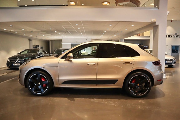 Porsche Macan GTS 2 of 5