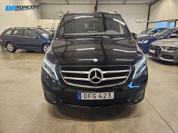 Mercedes-Benz V250 2 of 5