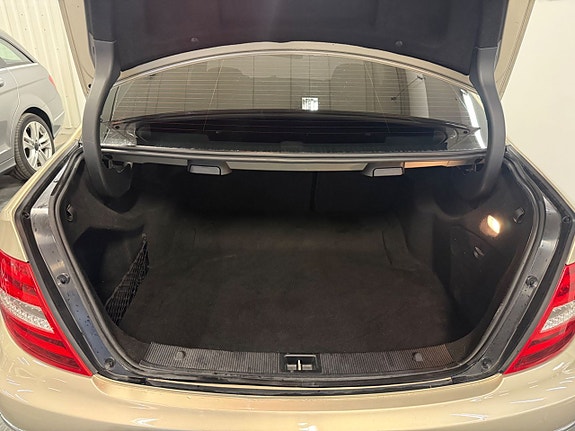 Mercedes-Benz C220 24 of 24