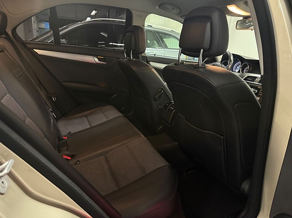 Mercedes-Benz C220 21 of 24