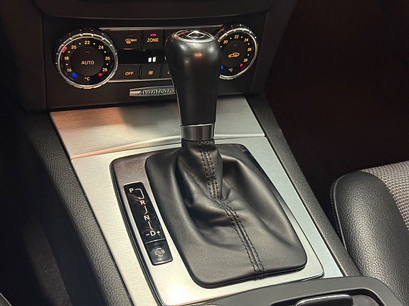 Mercedes-Benz C220 13 of 24