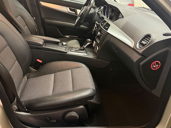 Mercedes-Benz C220 23 of 24