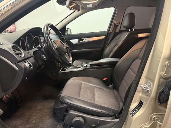 Mercedes-Benz C220 8 of 24