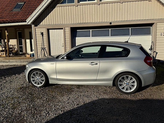 BMW 120d 2 of 5