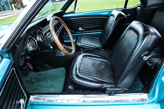 Ford Mustang 17 of 19