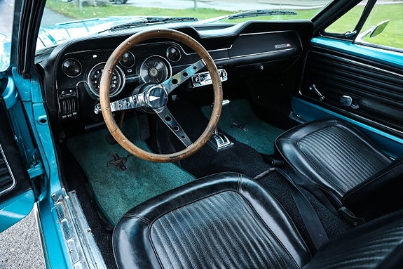 Ford Mustang 15 of 19