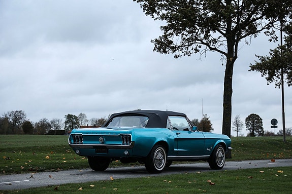 Ford Mustang 9 of 19